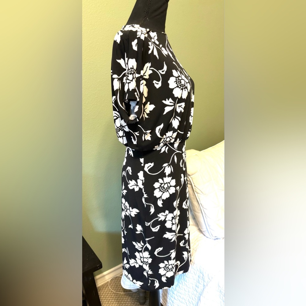 Ann Taylor dress Medium black white floral slinky mid dolman sleeves spring